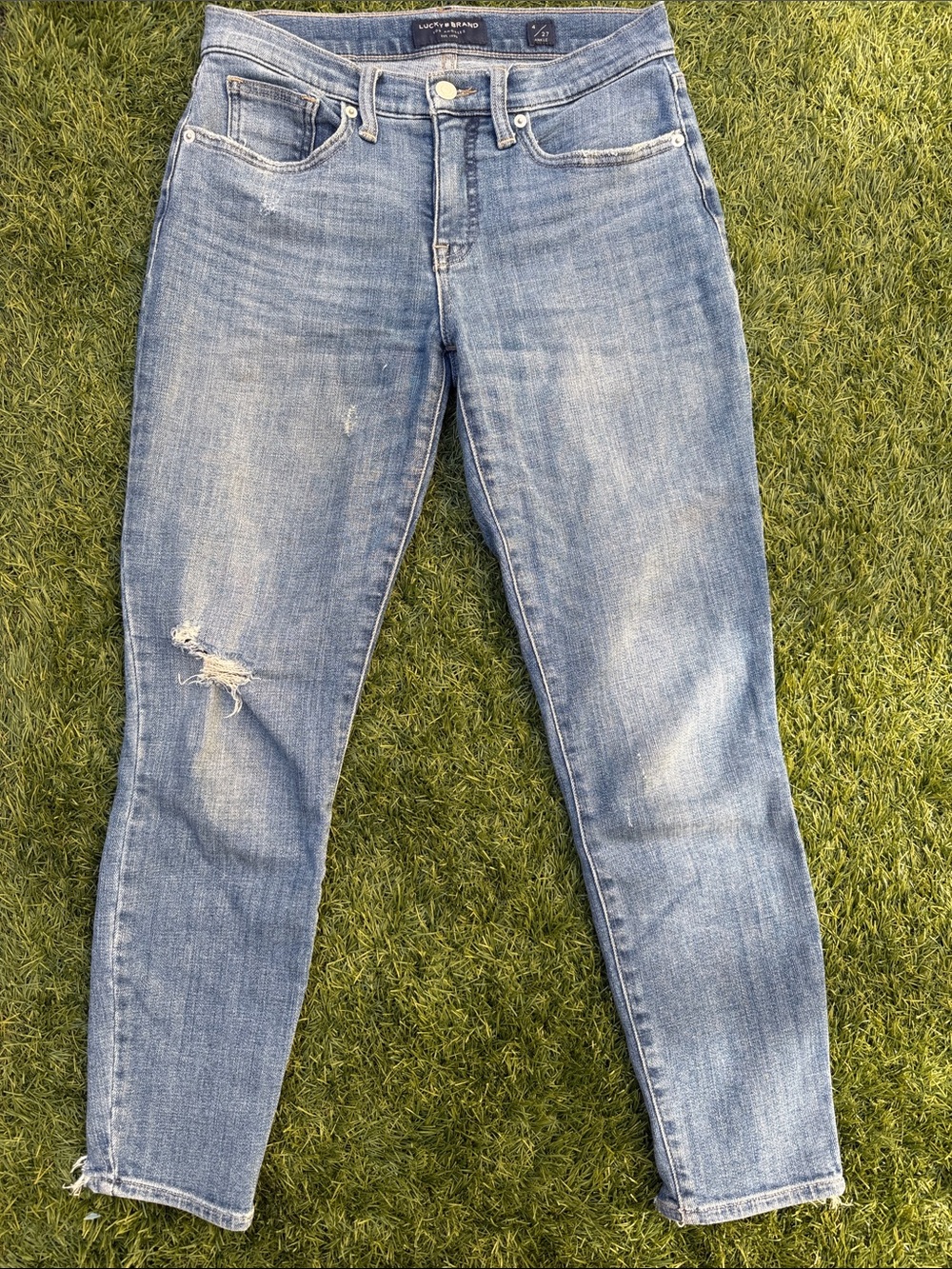 Lucky Brand Women’s Size 4/27 Distressed LightWash mid rise Skinny Ankle Jeans